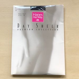 Hanes Her Way Nylons Day Sheer Navy CD